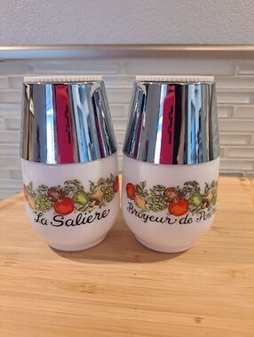 GEMCO La Saliere Le Poivrier Milk Glass Salt & Pepper Shakers 4"